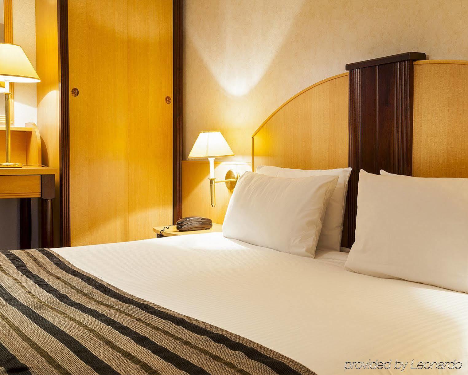 B&B Hotel 奥尔日河畔布雷蒂尼 外观 照片
