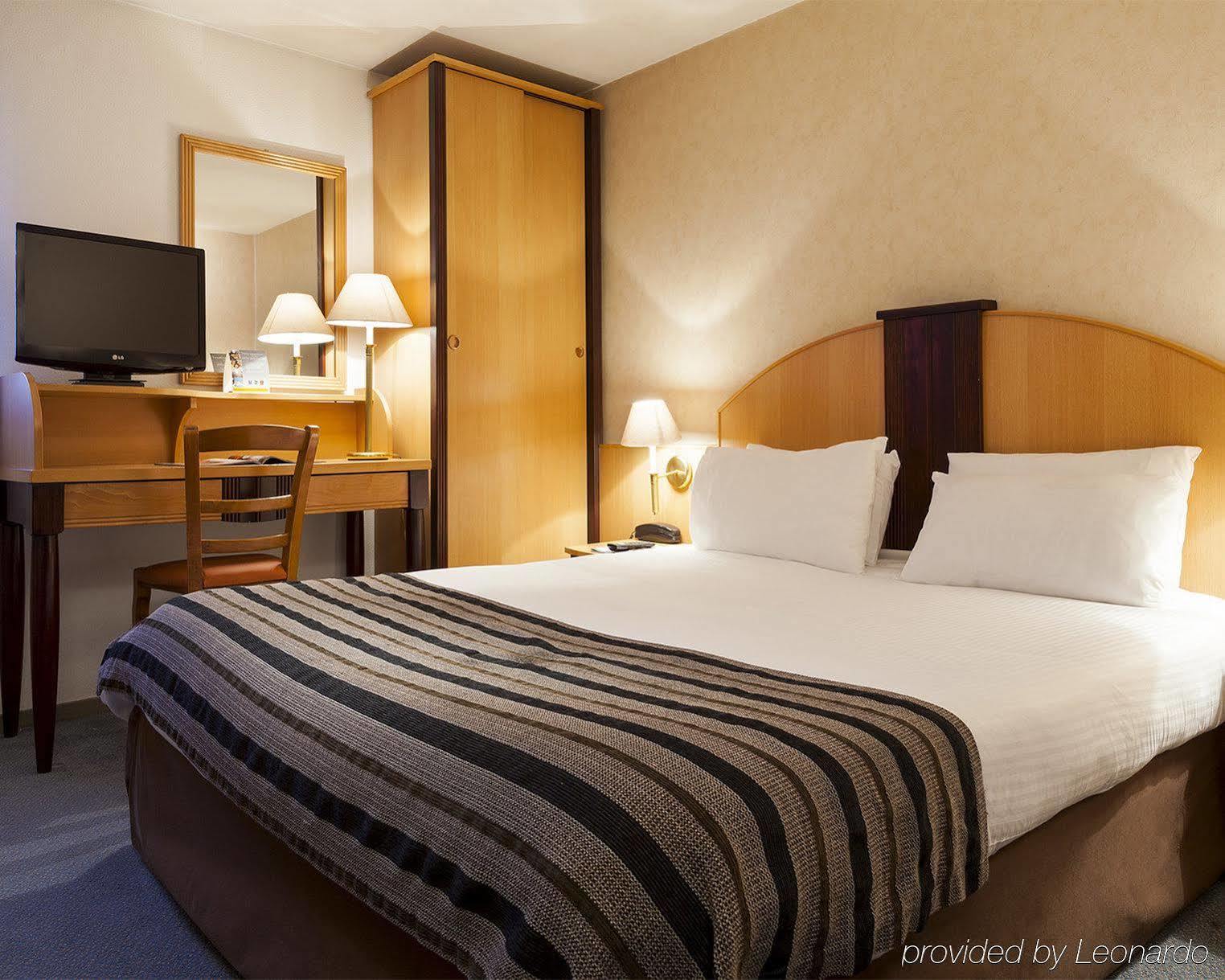 B&B Hotel 奥尔日河畔布雷蒂尼 外观 照片