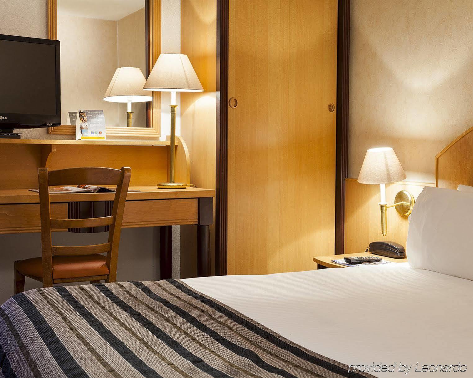 B&B Hotel 奥尔日河畔布雷蒂尼 外观 照片