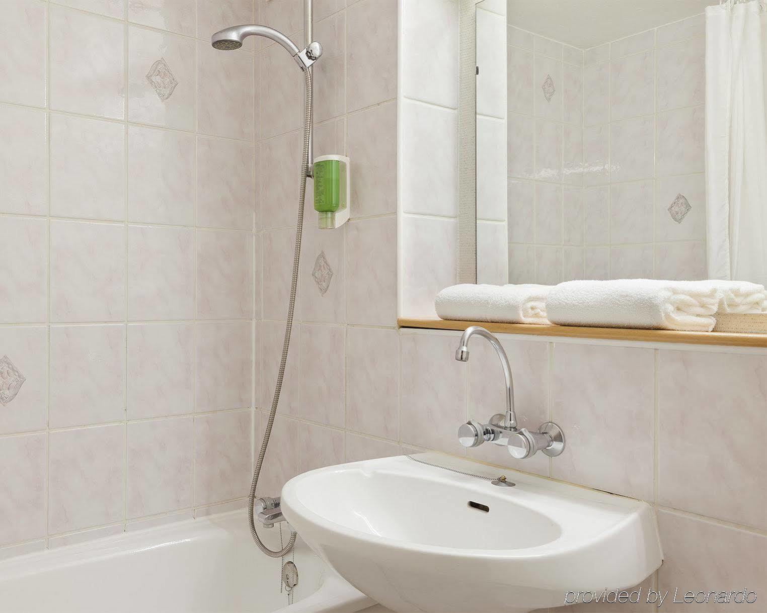 B&B Hotel 奥尔日河畔布雷蒂尼 外观 照片